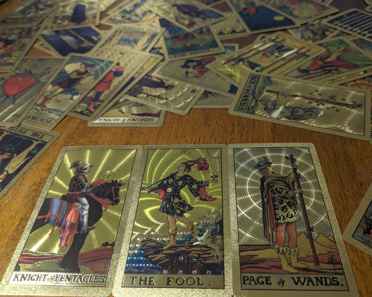TAROT HOLOGRÁFICO DORADO - EDICIÓN CAJA NEGRA