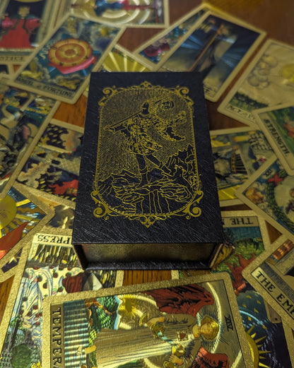 TAROT HOLOGRÁFICO DORADO - EDICIÓN CAJA NEGRA